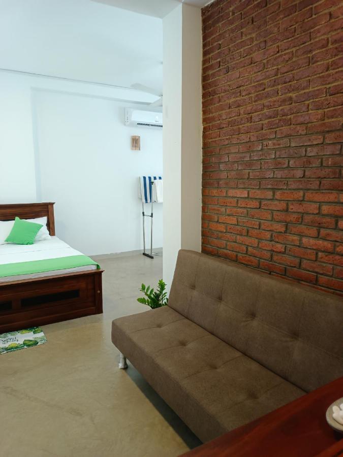 Lily Holiday Apartments Hikkaduwa Szoba fotó